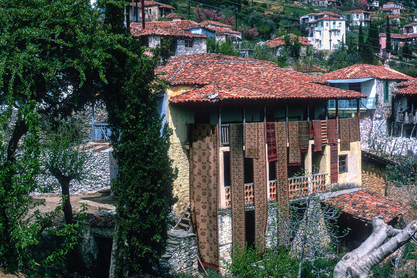 Peloponnese: House with carpets hanging on the outskirts of Sparta
