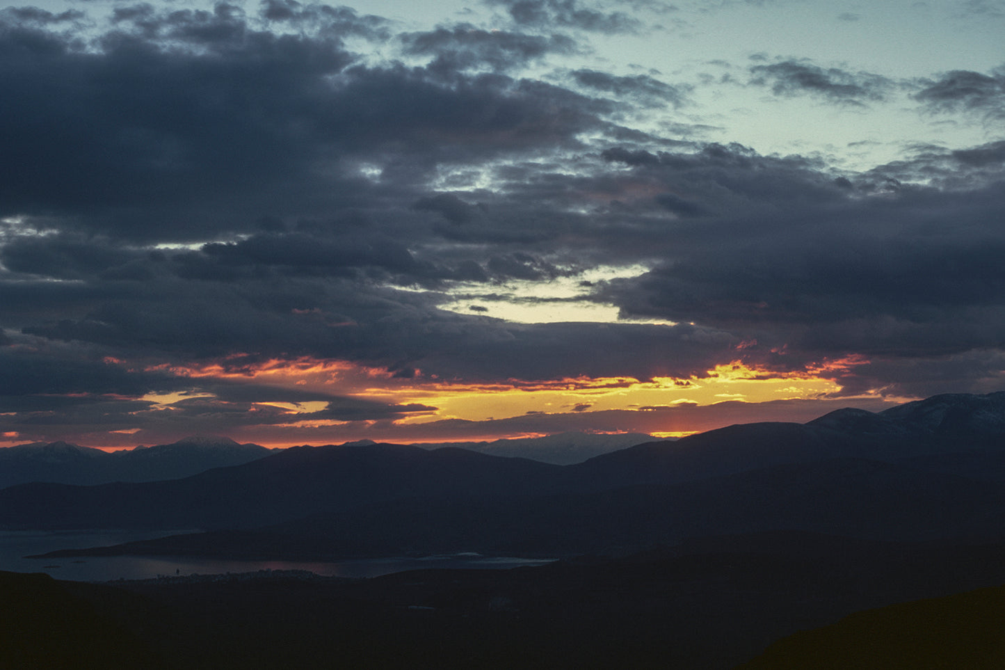 Ηλιοβασίλεμα στους Δελφούς