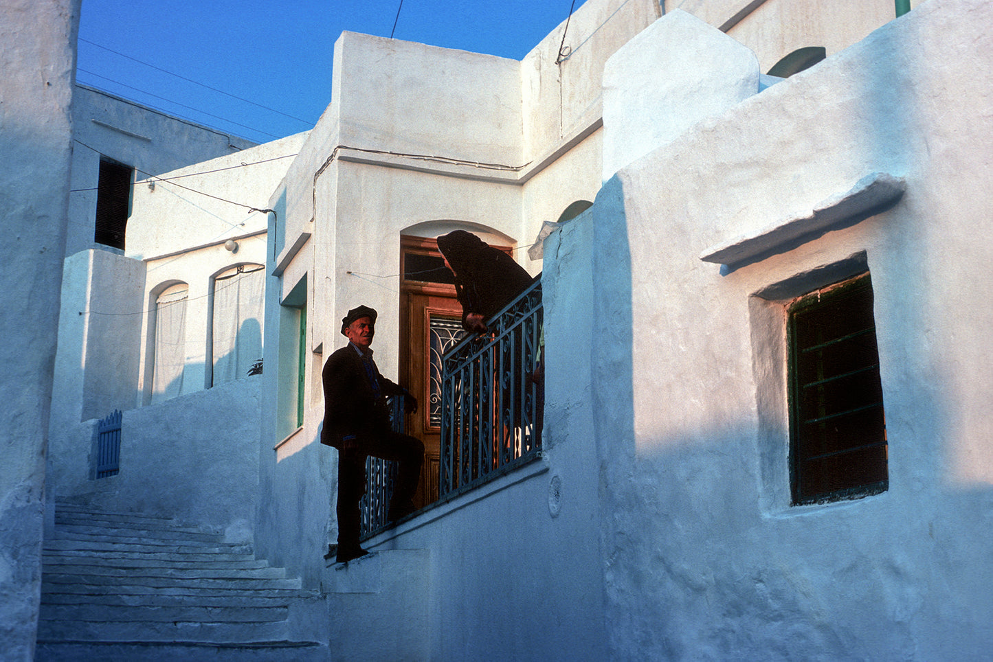 Sifnos, chatting in a small alley of Artemonas