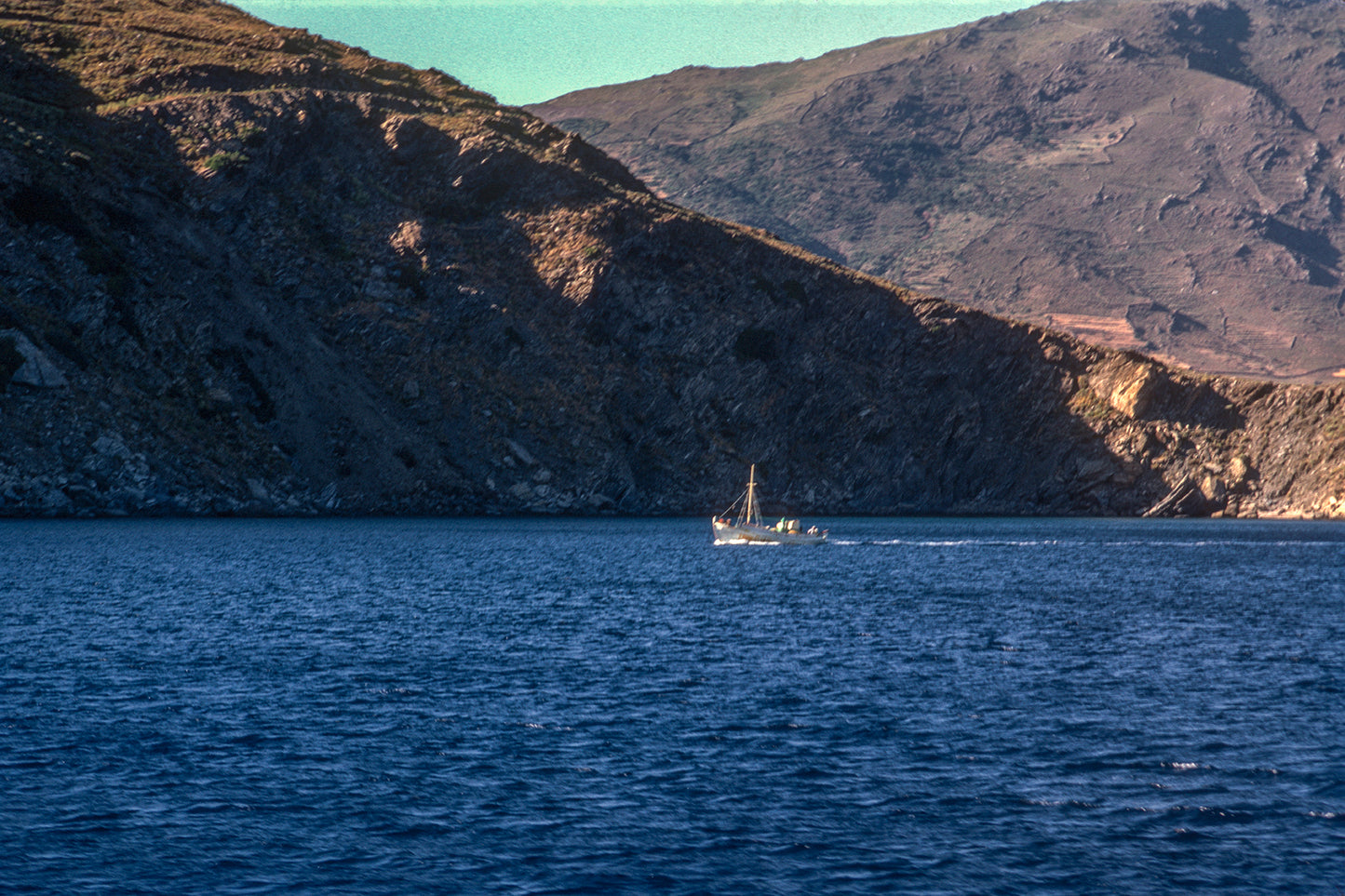Άνδρος καϊκι κοντά στο Γαύριο