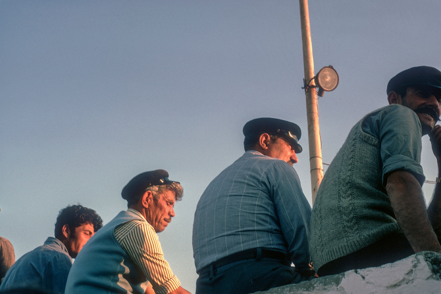 Στον μανδρότοιχο στην Μύκονο