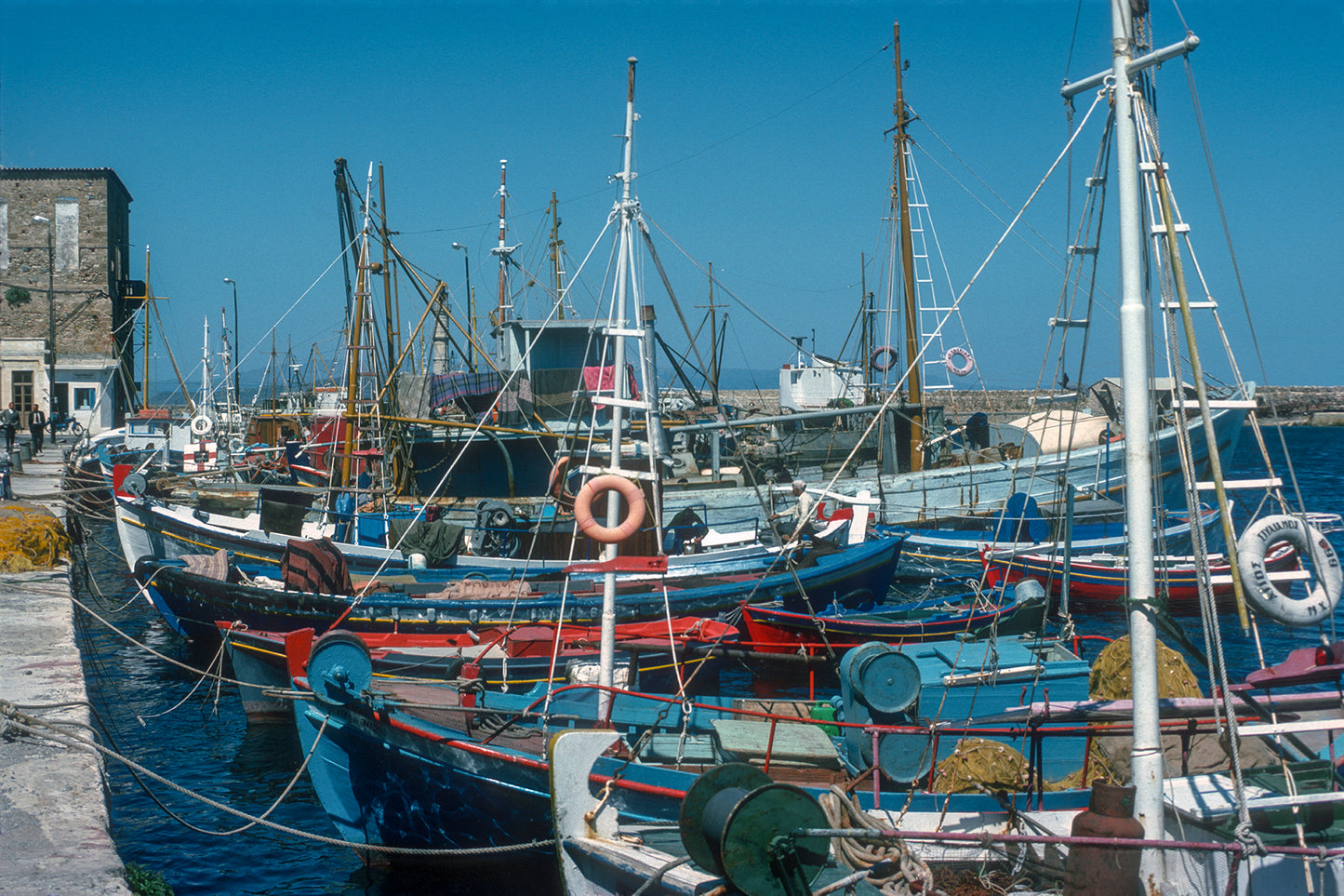 Κρήτη καϊκια στο λιμάνι