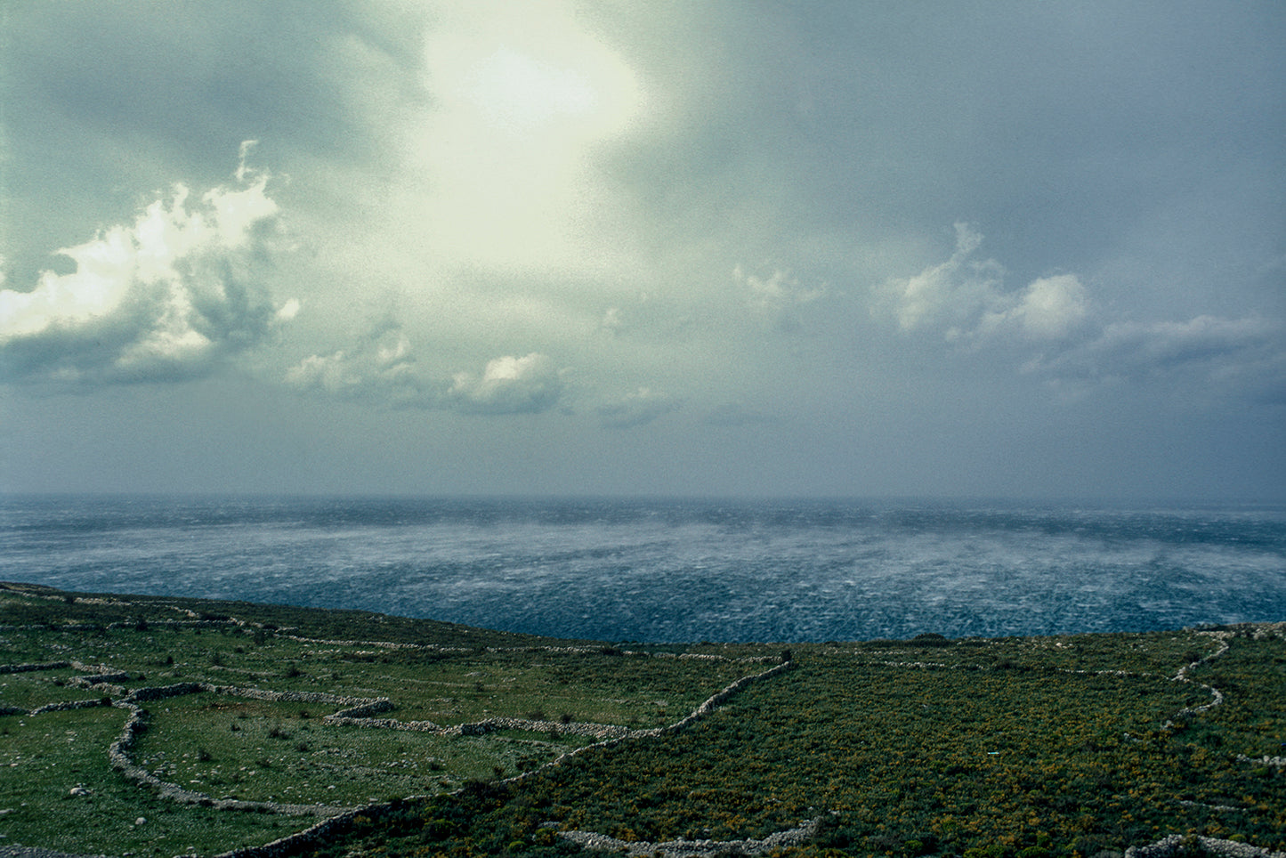 Μάνη θέα στο πέλαγος