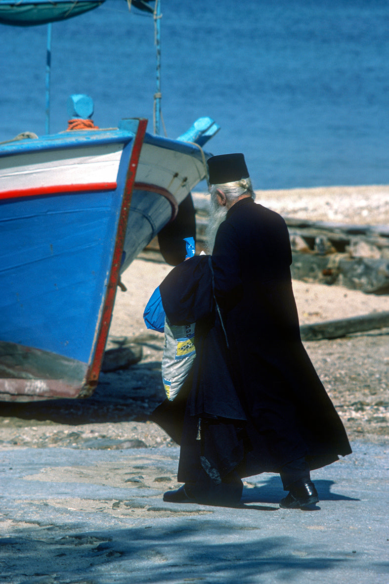 Ουρανούπολις ο παπάς φεύγει για το Όρος