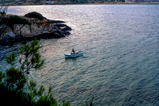 The small boat returns back to Vravrona