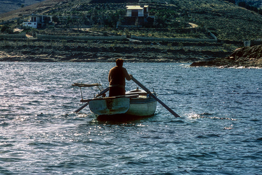 The boat with the fisherman returns to Vravrona