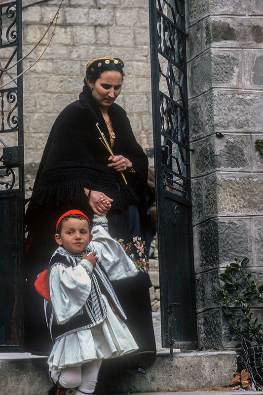 Μετσοβίτισσα με το παιδάκι της