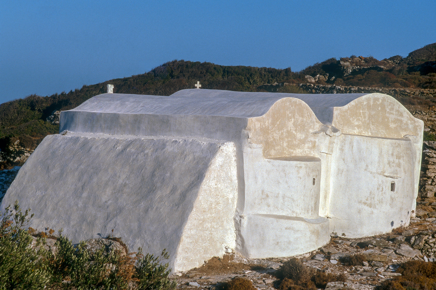 Μία απο τις εκκλησίες στην Αμοργό