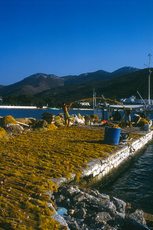 Απλώνουν τα δίχτυα στα Κατάπολα στην Αμοργό
