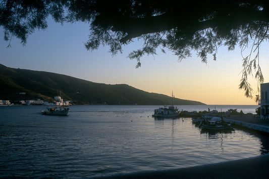Ανταύγειες της δύσης στα Κατάπολα στην Αμοργό