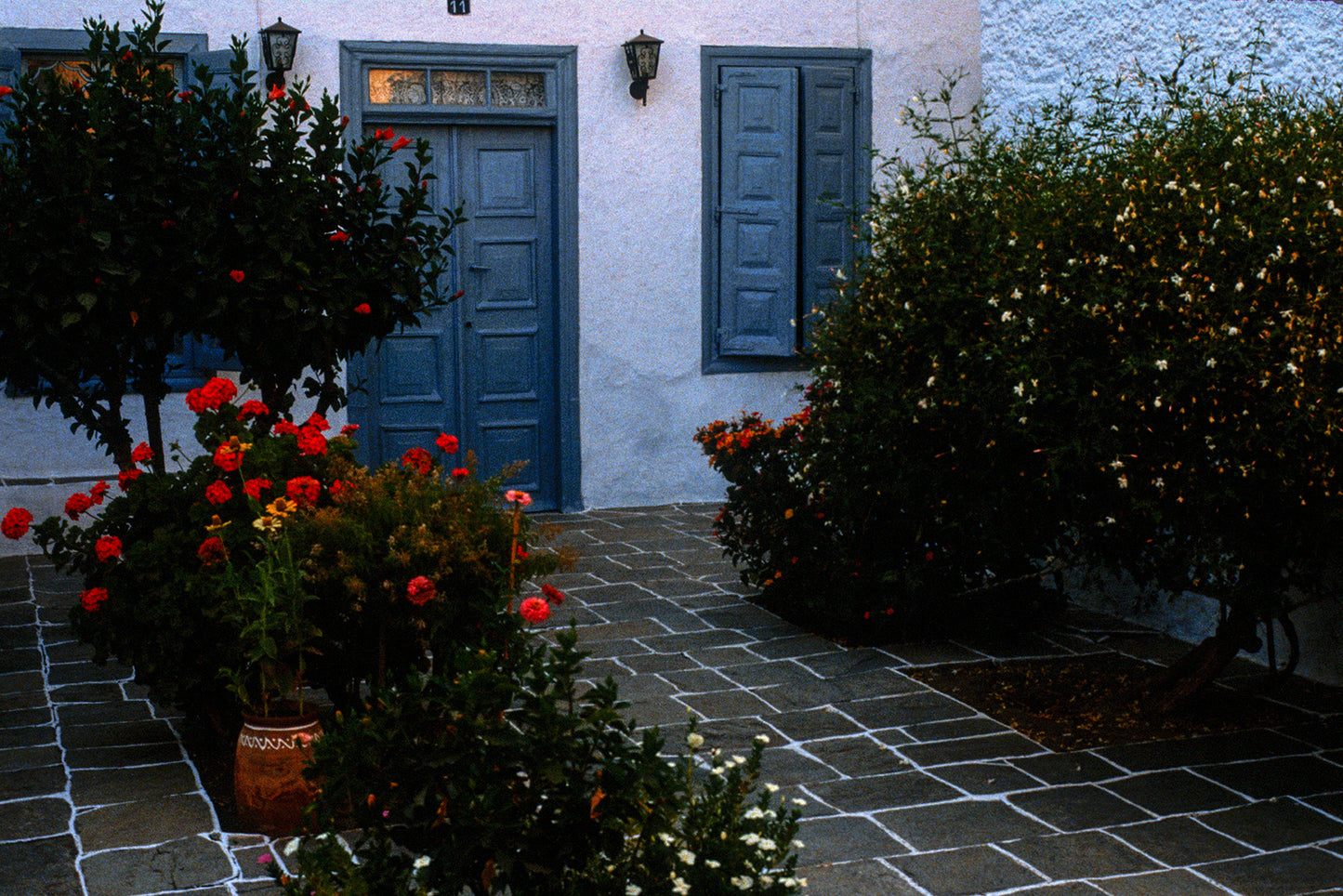 Sifnos: A courtyard in Artemonas