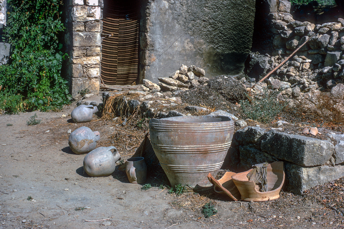 Cretan jars in Margarites