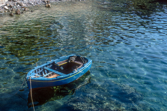 Κρήτη ένα βαρκάκι στα Σφακιά