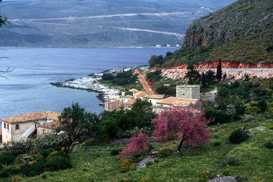 Το Λιμένι με συννεφιά