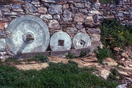 Mani in Vatheia millstones