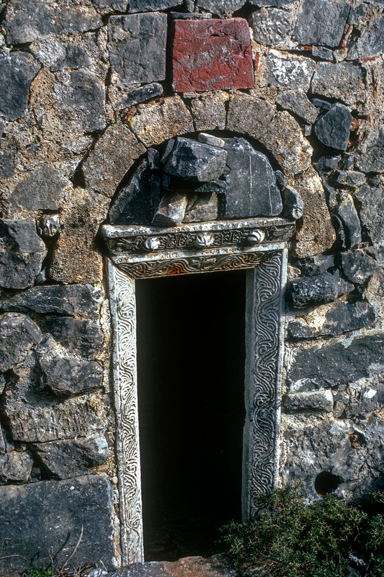 A typical door in Mani