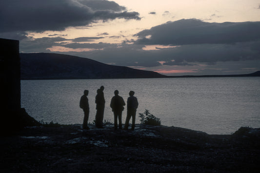 Σιλουέττες στο ηλιοβασίλεμα στην Μάνη