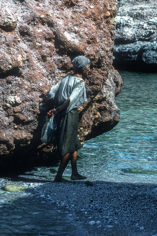 A woman from Mani at sea