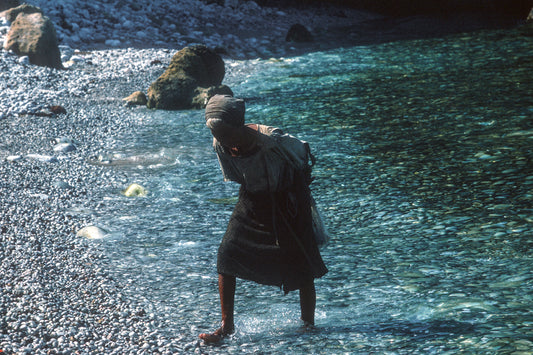 A woman from Mani at sea