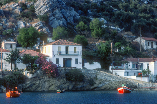 Το λιμανάκι στο Τρίκερι